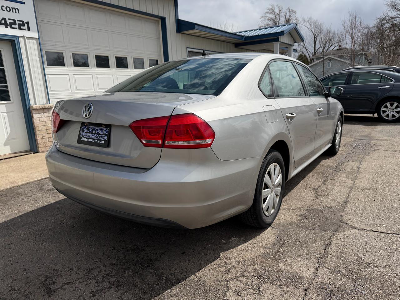 Volkswagen Passat 4dr Sdn 2.5L Auto S 2013