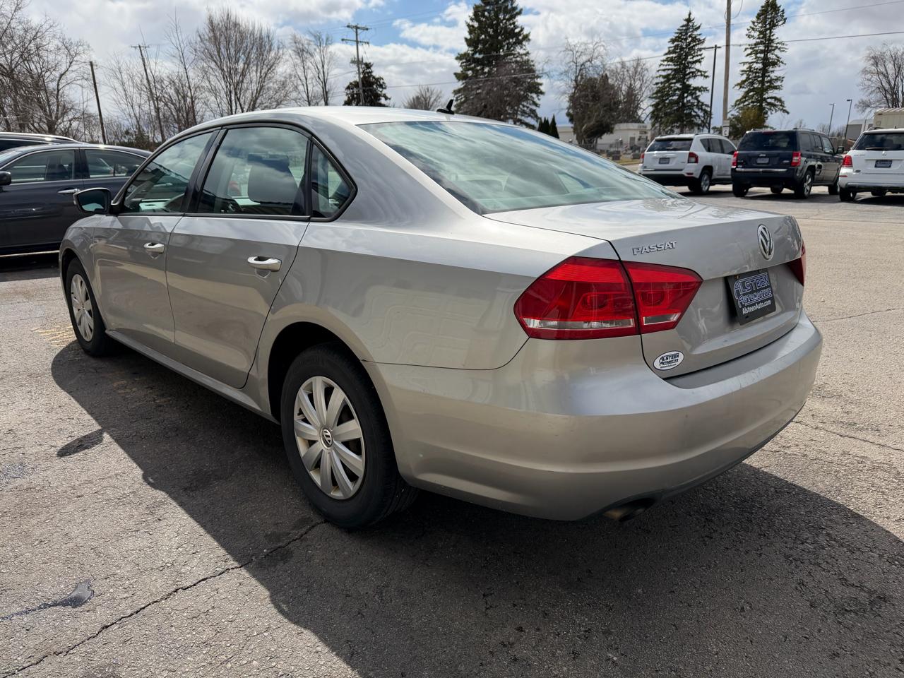 Volkswagen Passat 4dr Sdn 2.5L Auto S 2013