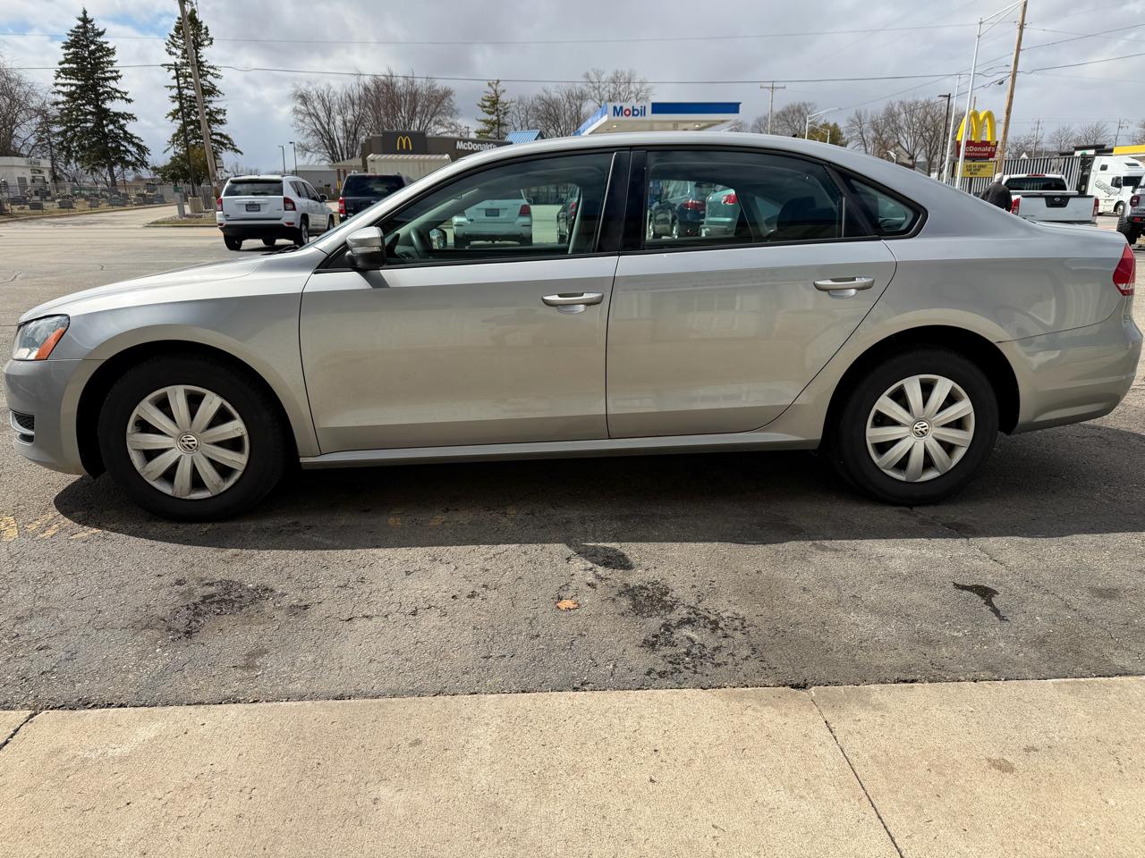 Volkswagen Passat 4dr Sdn 2.5L Auto S 2013