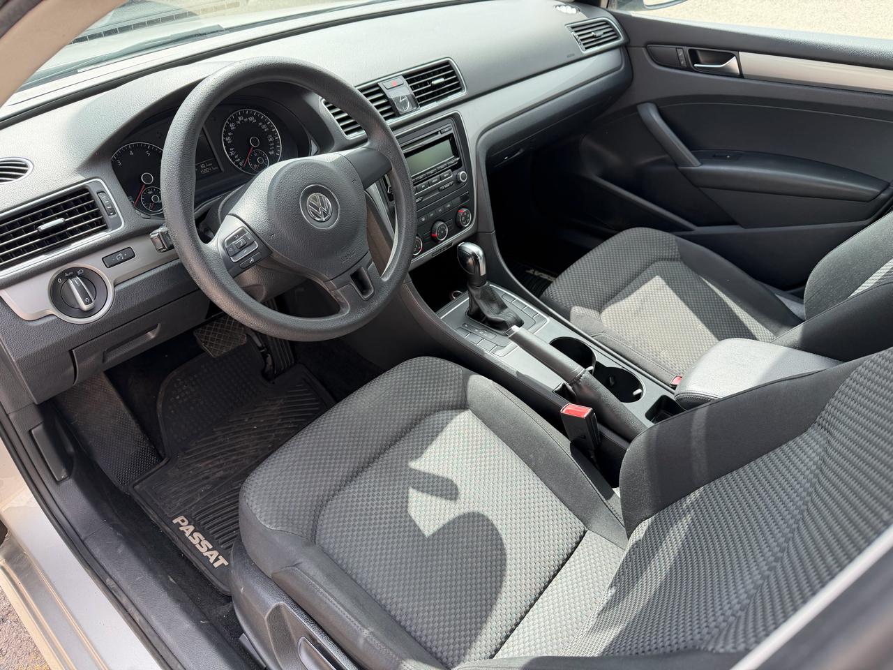 Volkswagen Passat 4dr Sdn 2.5L Auto S 2013