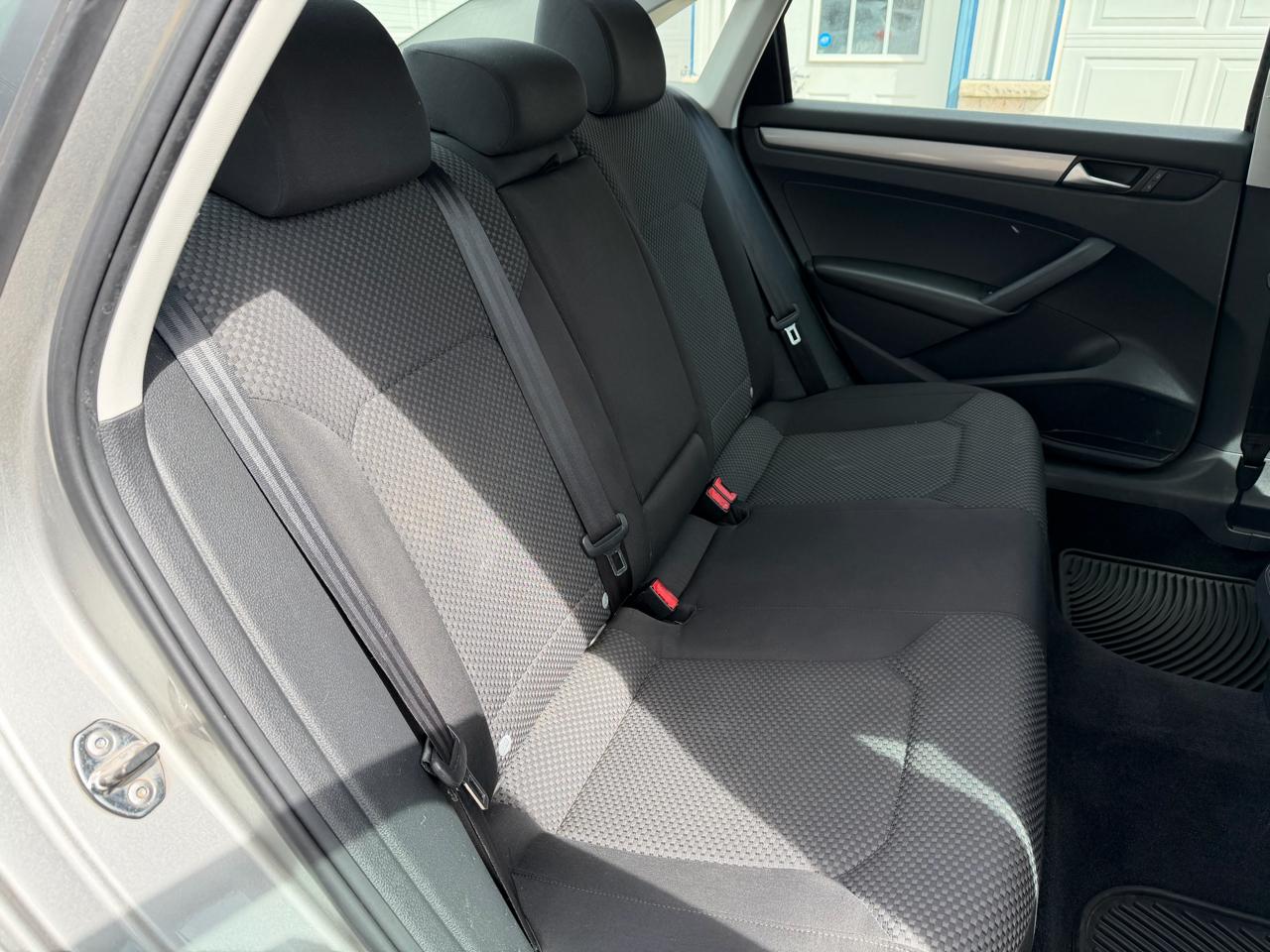 Volkswagen Passat 4dr Sdn 2.5L Auto S 2013