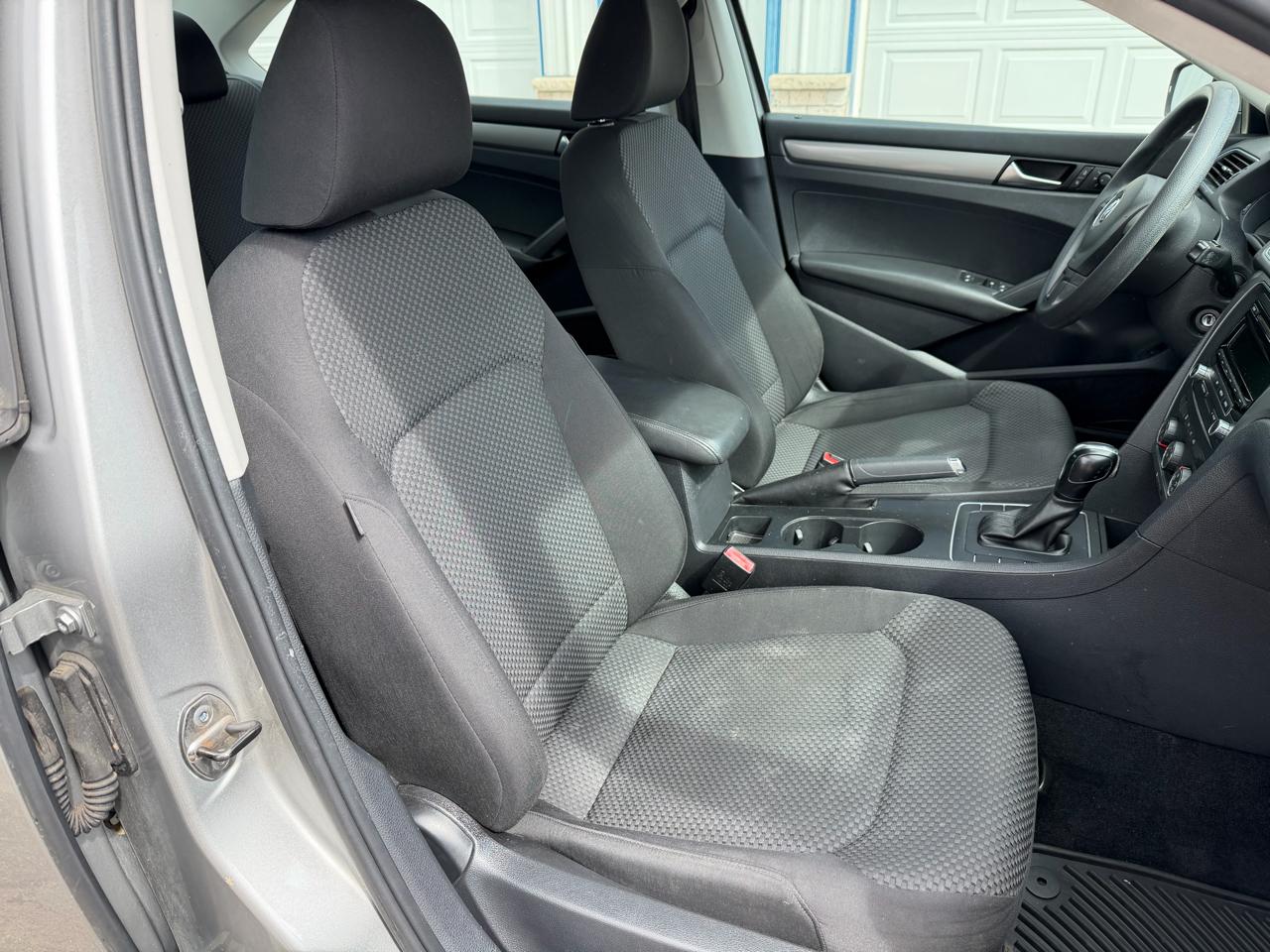 Volkswagen Passat 4dr Sdn 2.5L Auto S 2013