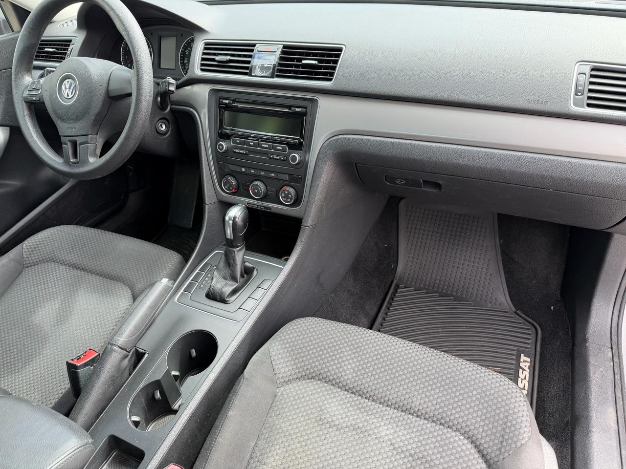 Volkswagen Passat 4dr Sdn 2.5L Auto S 2013