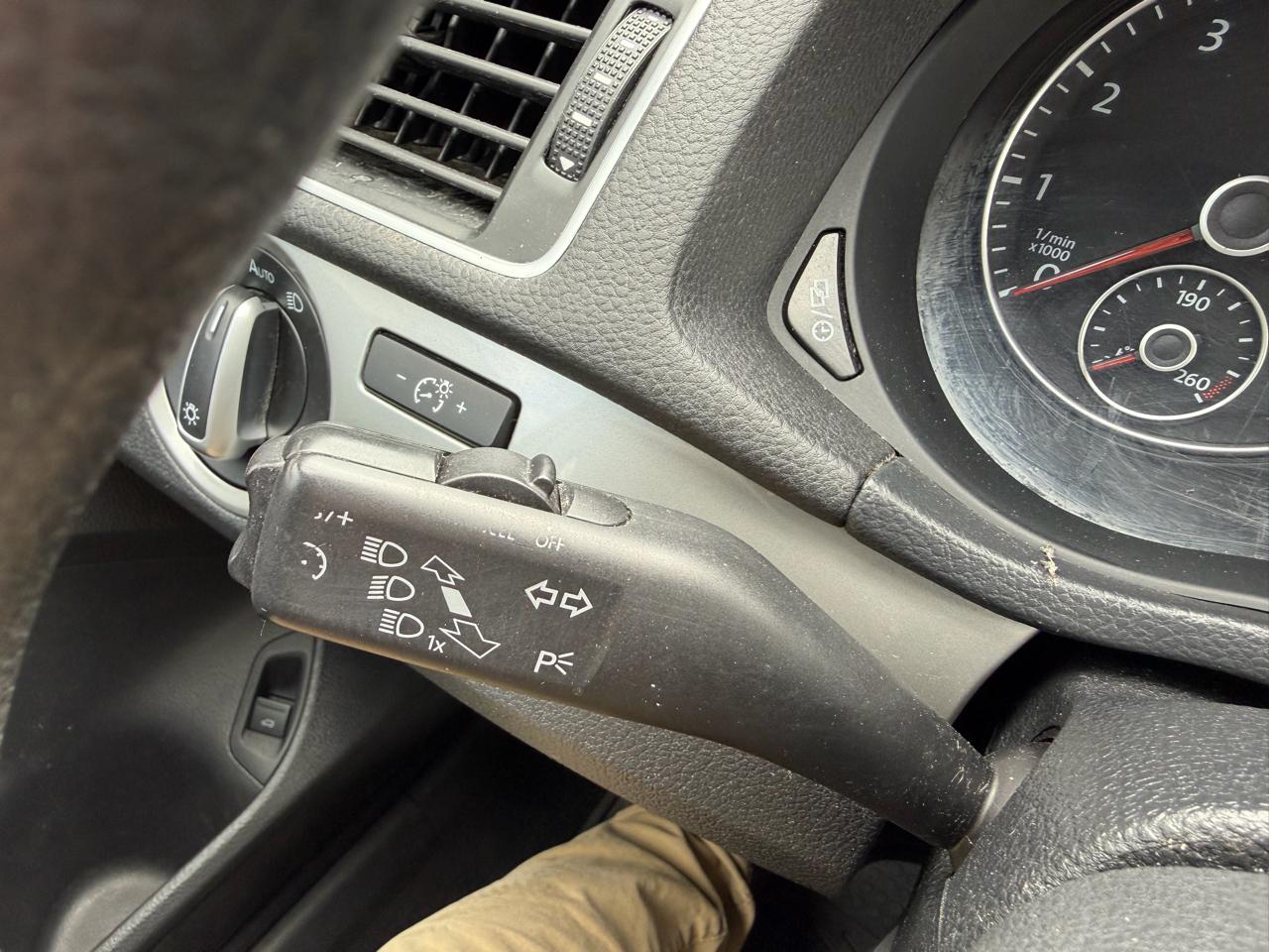 Volkswagen Passat 4dr Sdn 2.5L Auto S 2013