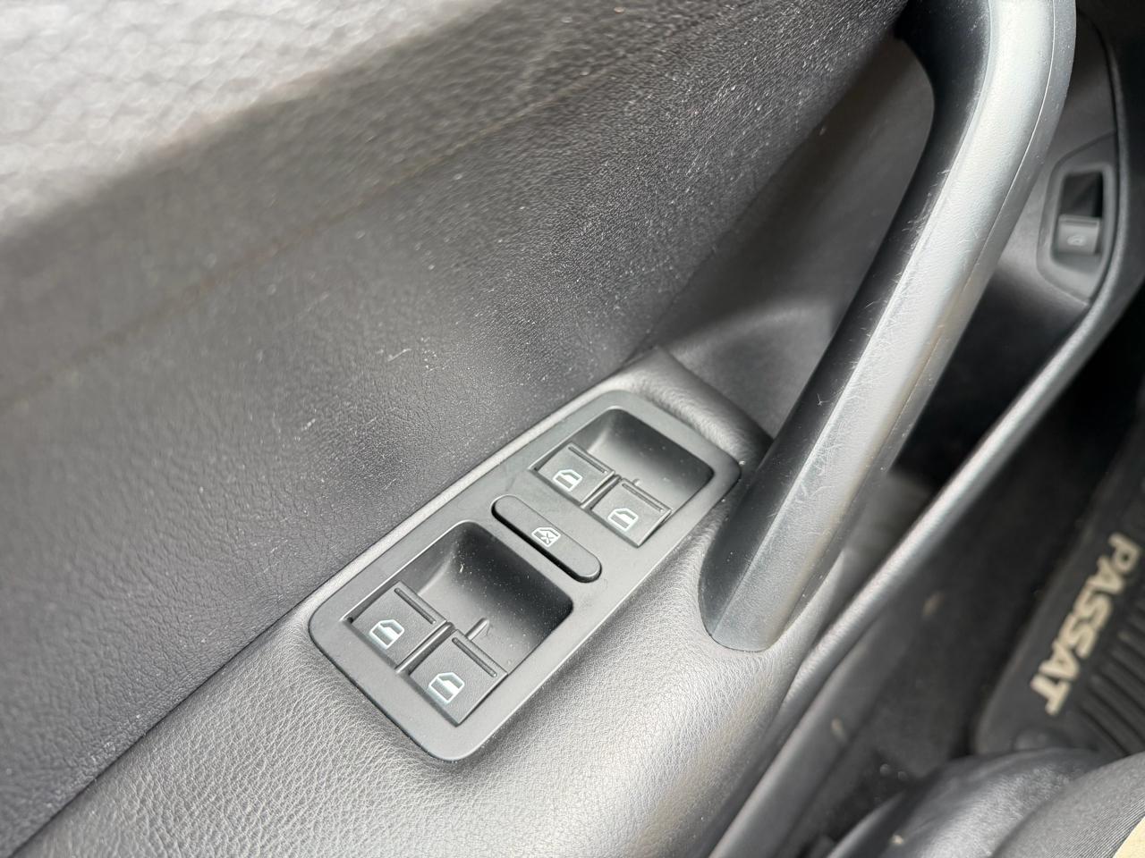 Volkswagen Passat 4dr Sdn 2.5L Auto S 2013