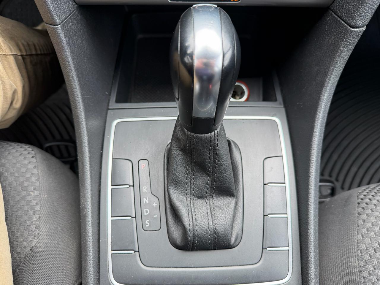 Volkswagen Passat 4dr Sdn 2.5L Auto S 2013