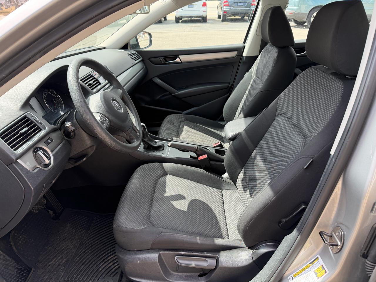 Volkswagen Passat 4dr Sdn 2.5L Auto S 2013