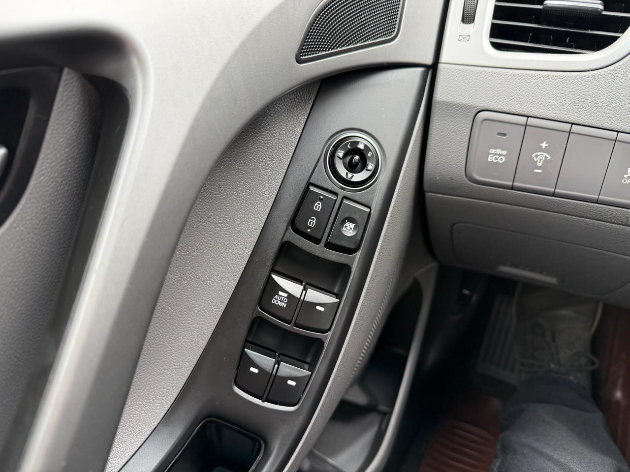 Hyundai Elantra 4dr Sdn Auto SE 2014