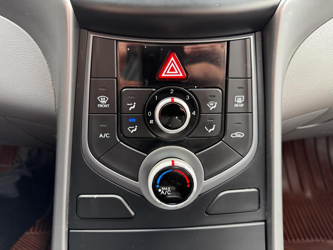 Hyundai Elantra 4dr Sdn Auto SE 2014