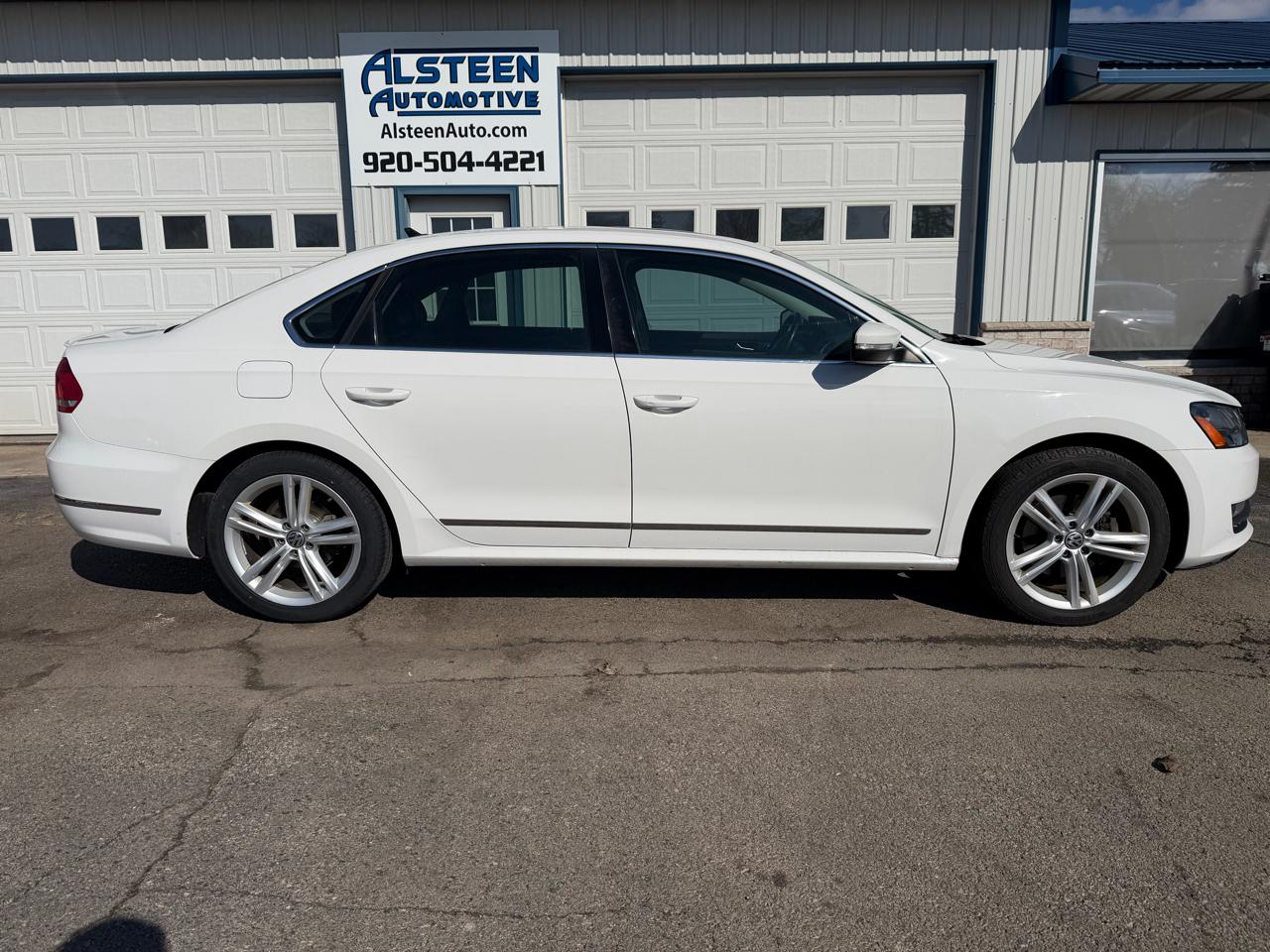 Volkswagen Passat 4dr Sdn 2.0L DSG TDI SEL Premium 2014