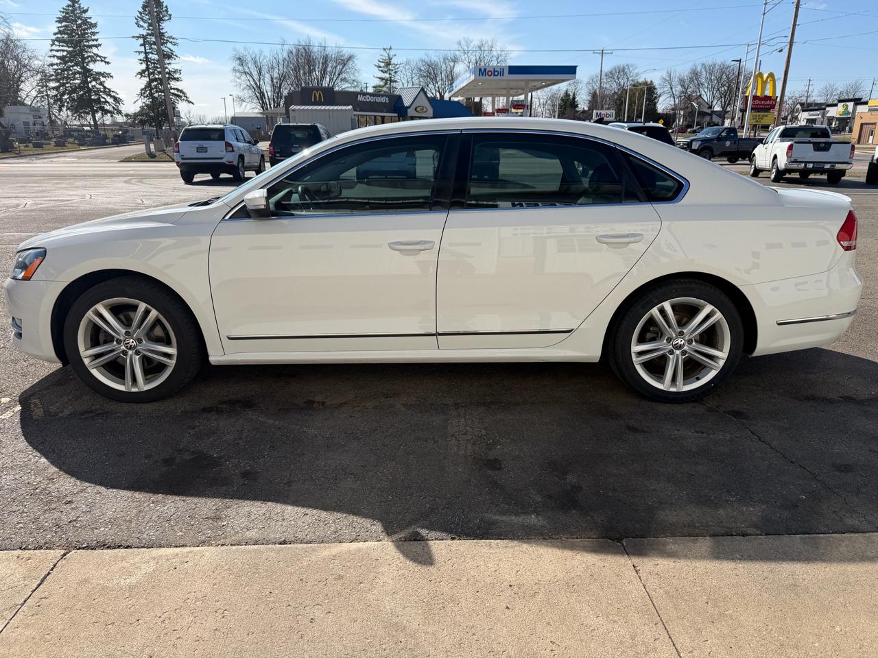 Volkswagen Passat 4dr Sdn 2.0L DSG TDI SEL Premium 2014