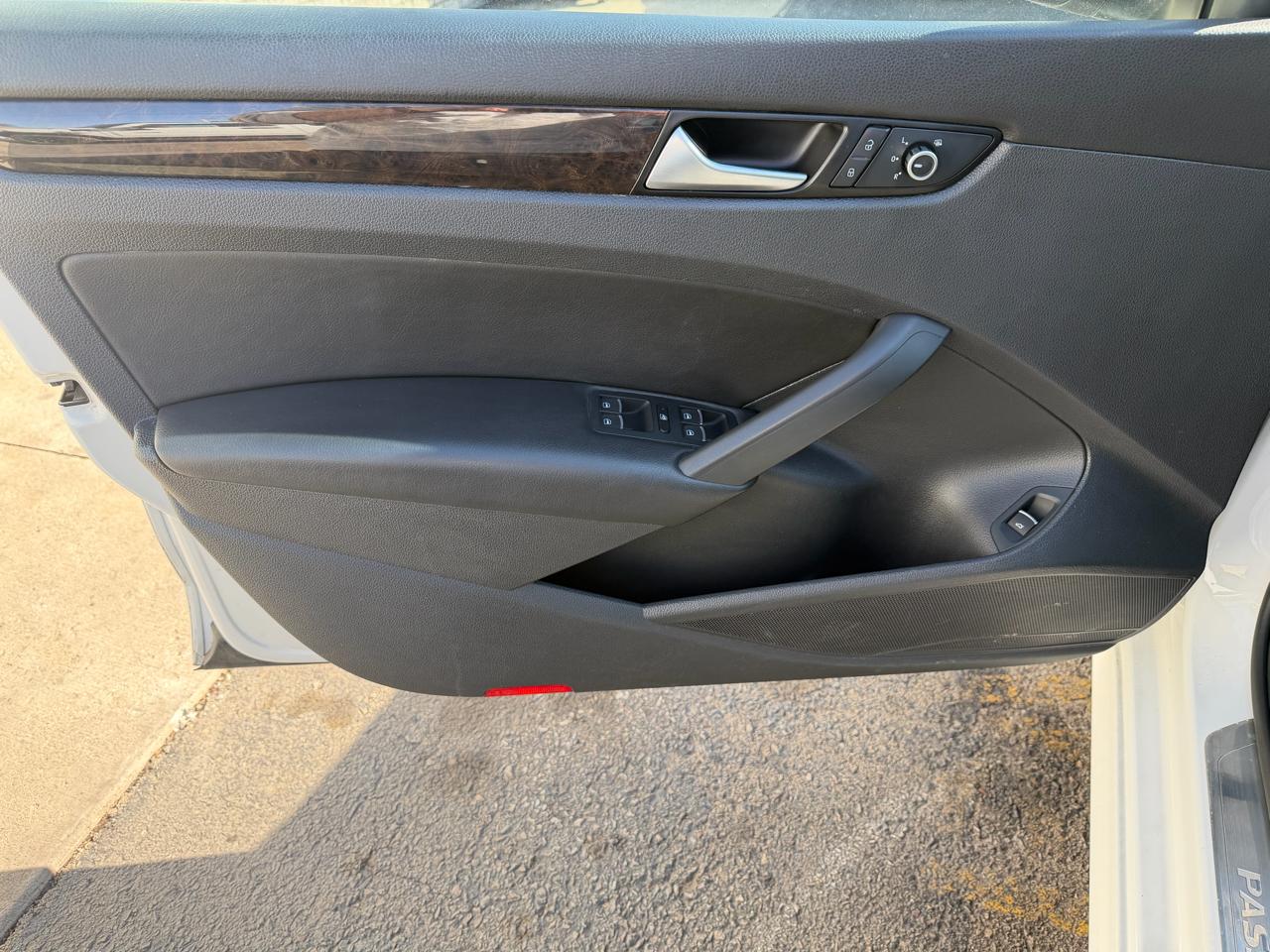 Volkswagen Passat 4dr Sdn 2.0L DSG TDI SEL Premium 2014