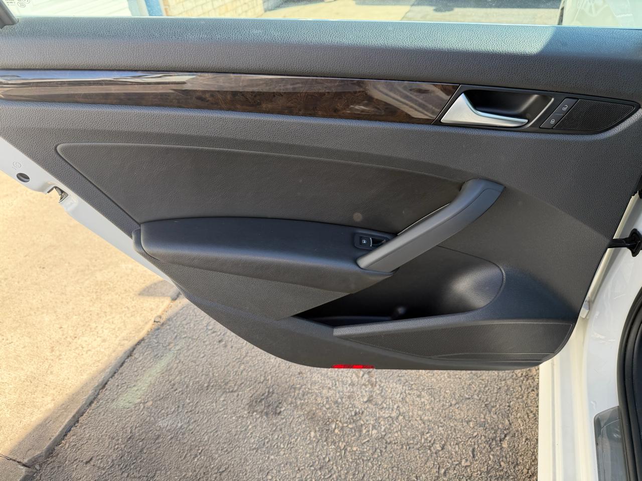 Volkswagen Passat 4dr Sdn 2.0L DSG TDI SEL Premium 2014