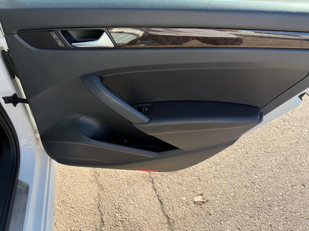 Volkswagen Passat 4dr Sdn 2.0L DSG TDI SEL Premium 2014