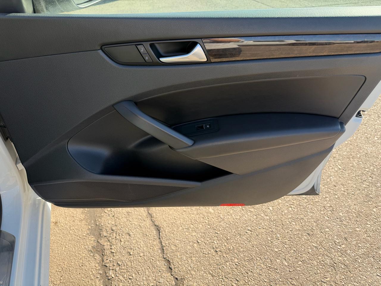 Volkswagen Passat 4dr Sdn 2.0L DSG TDI SEL Premium 2014