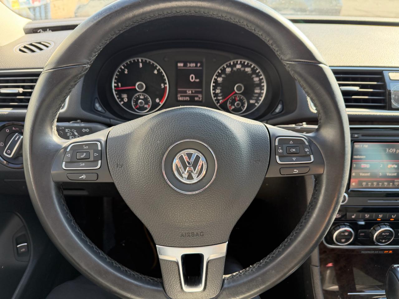 Volkswagen Passat 4dr Sdn 2.0L DSG TDI SEL Premium 2014