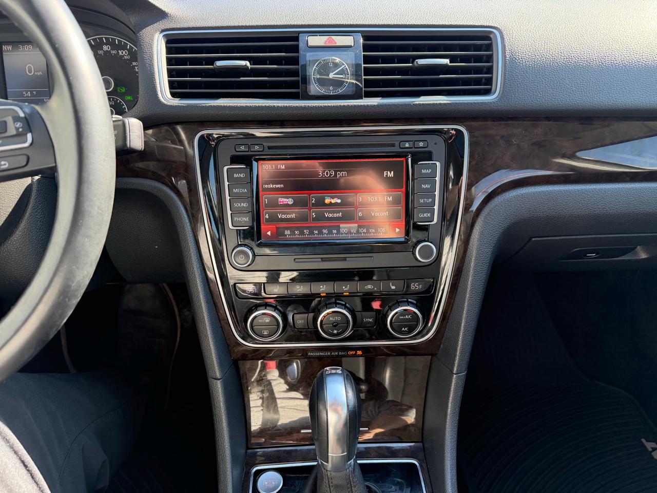 Volkswagen Passat 4dr Sdn 2.0L DSG TDI SEL Premium 2014