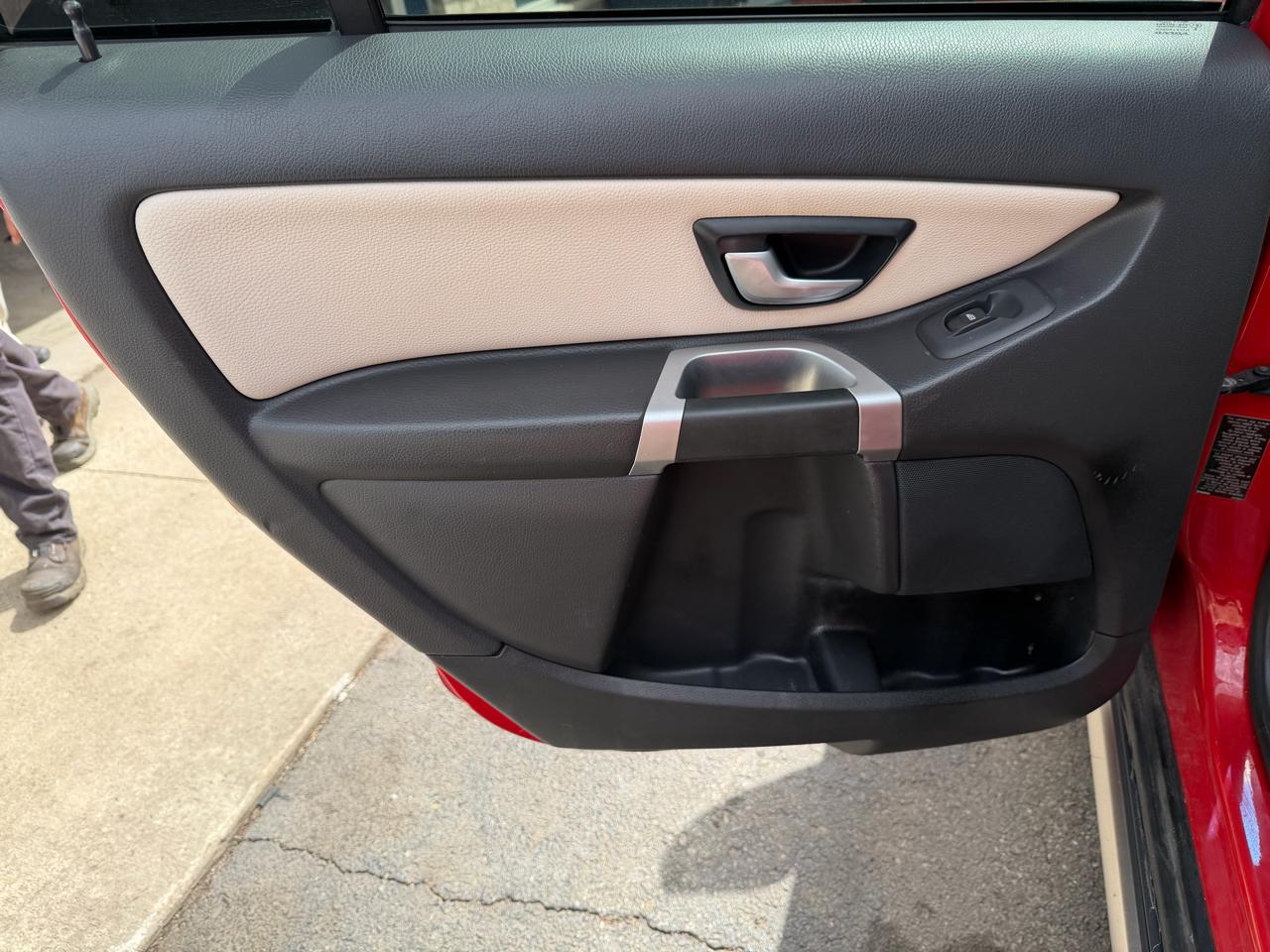 Volvo XC90 AWD 4dr I6 R-Design 2010