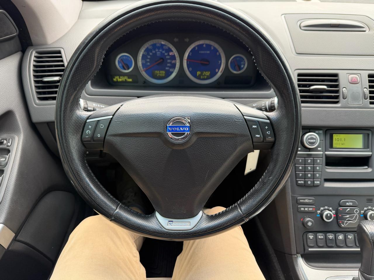 Volvo XC90 AWD 4dr I6 R-Design 2010