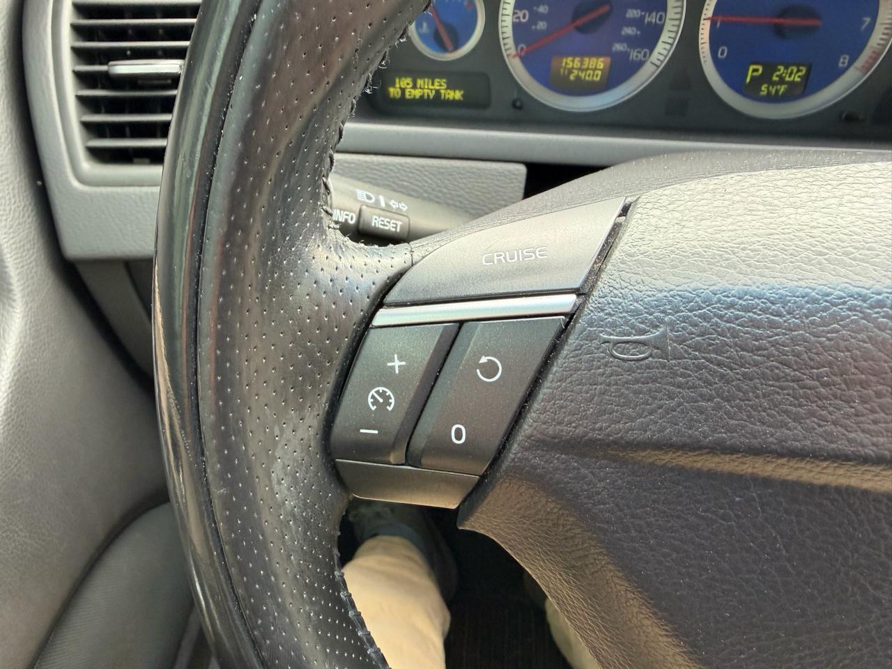 Volvo XC90 AWD 4dr I6 R-Design 2010