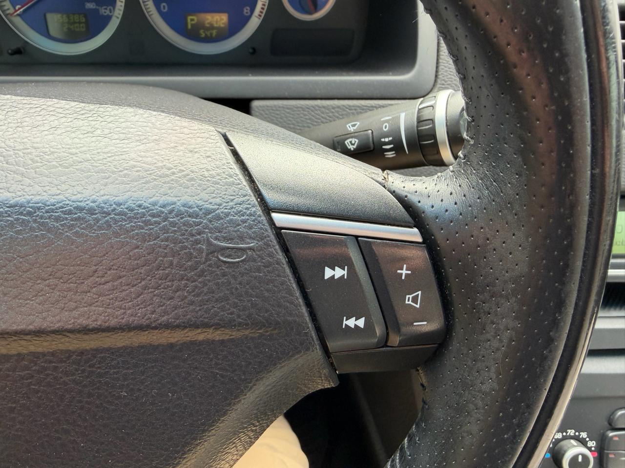 Volvo XC90 AWD 4dr I6 R-Design 2010