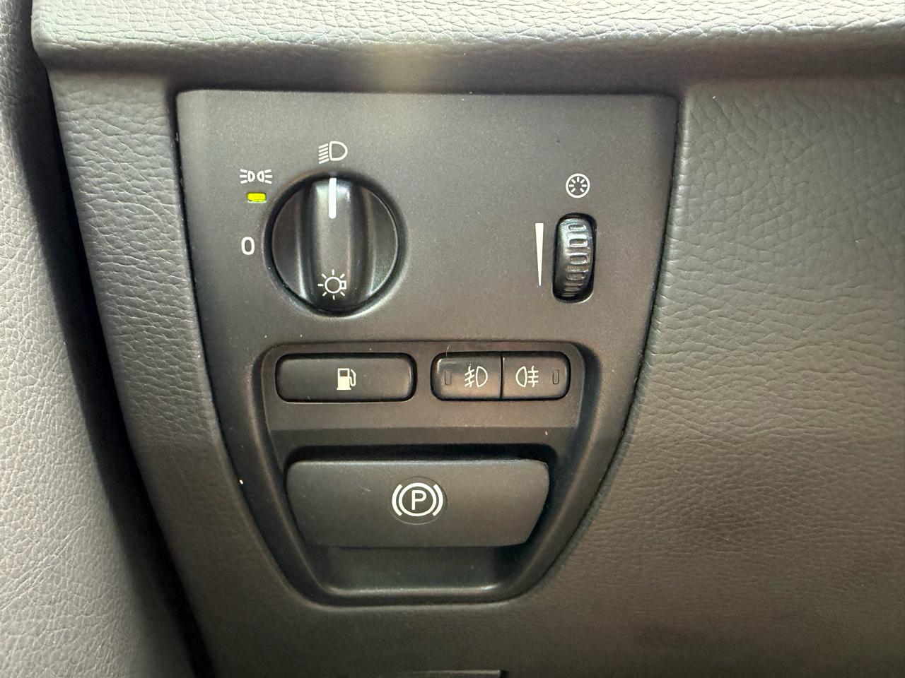 Volvo XC90 AWD 4dr I6 R-Design 2010