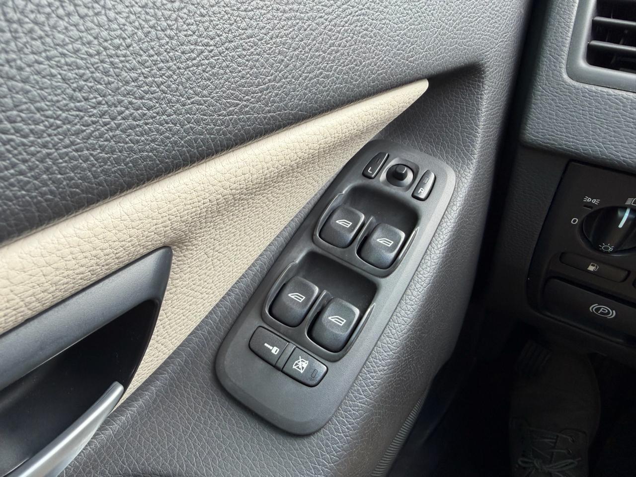 Volvo XC90 AWD 4dr I6 R-Design 2010