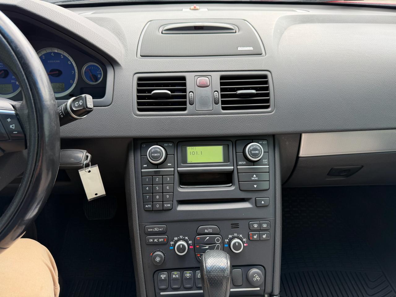 Volvo XC90 AWD 4dr I6 R-Design 2010