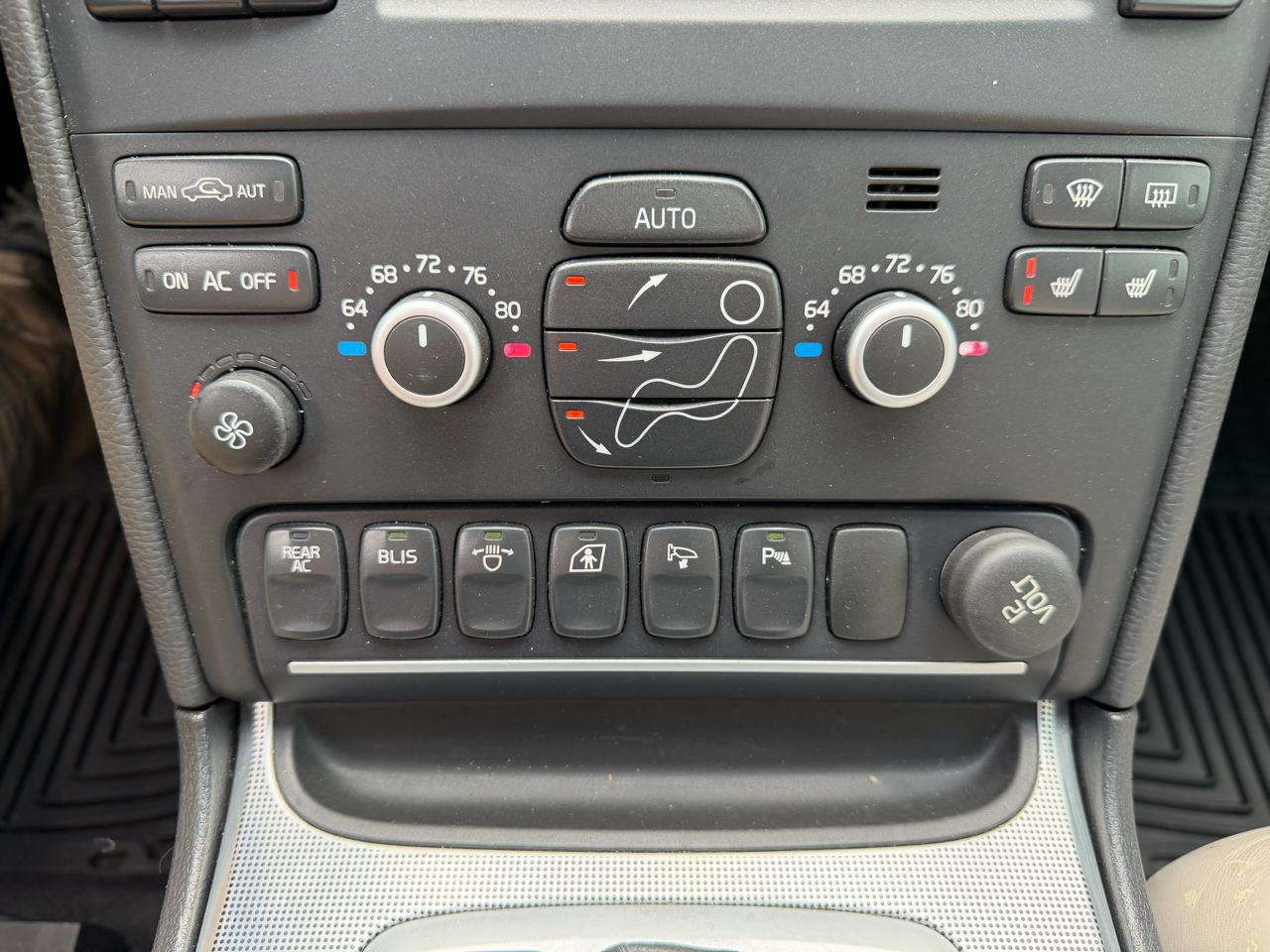 Volvo XC90 AWD 4dr I6 R-Design 2010