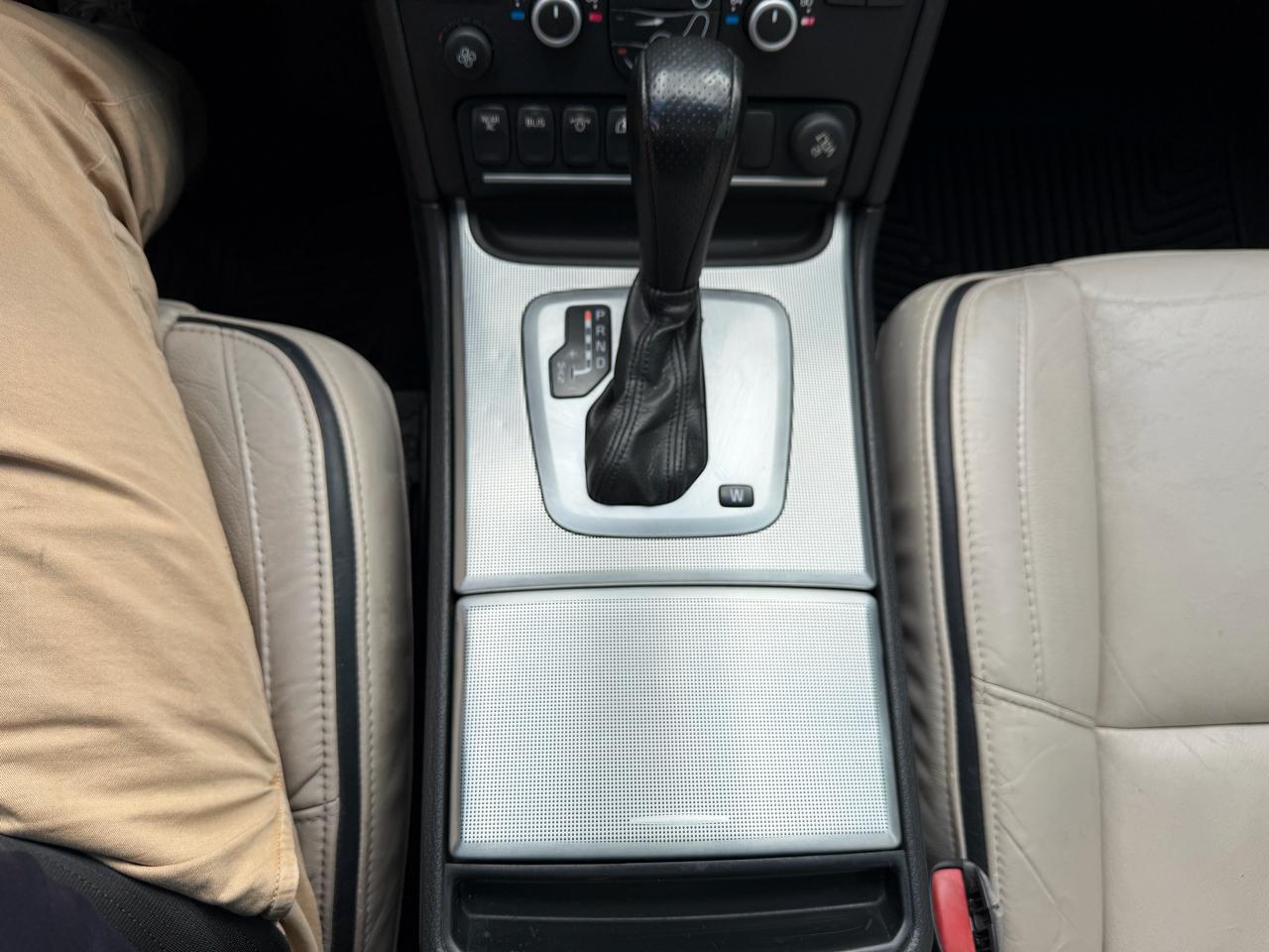 Volvo XC90 AWD 4dr I6 R-Design 2010