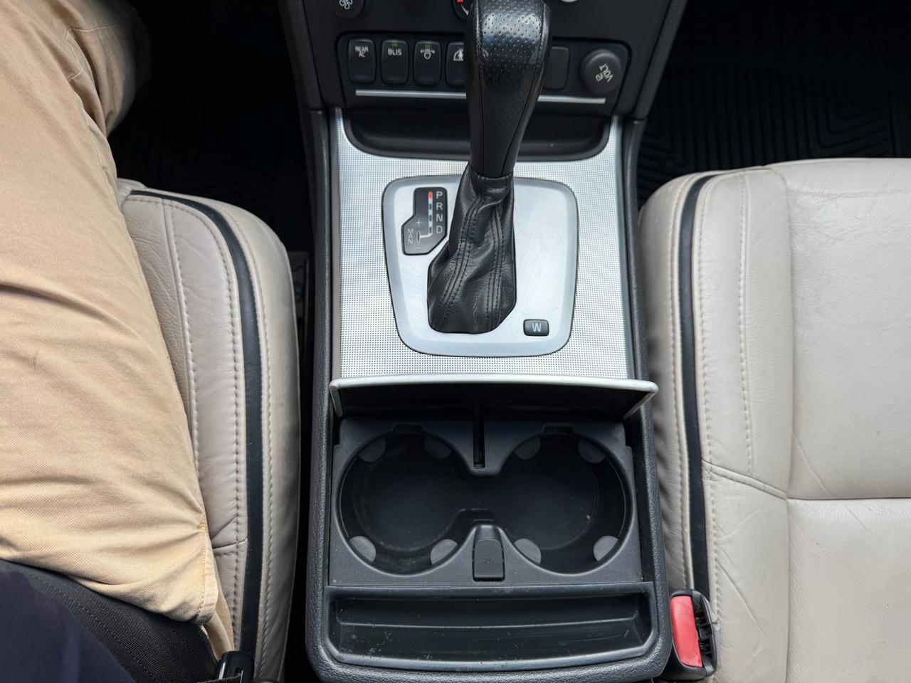 Volvo XC90 AWD 4dr I6 R-Design 2010