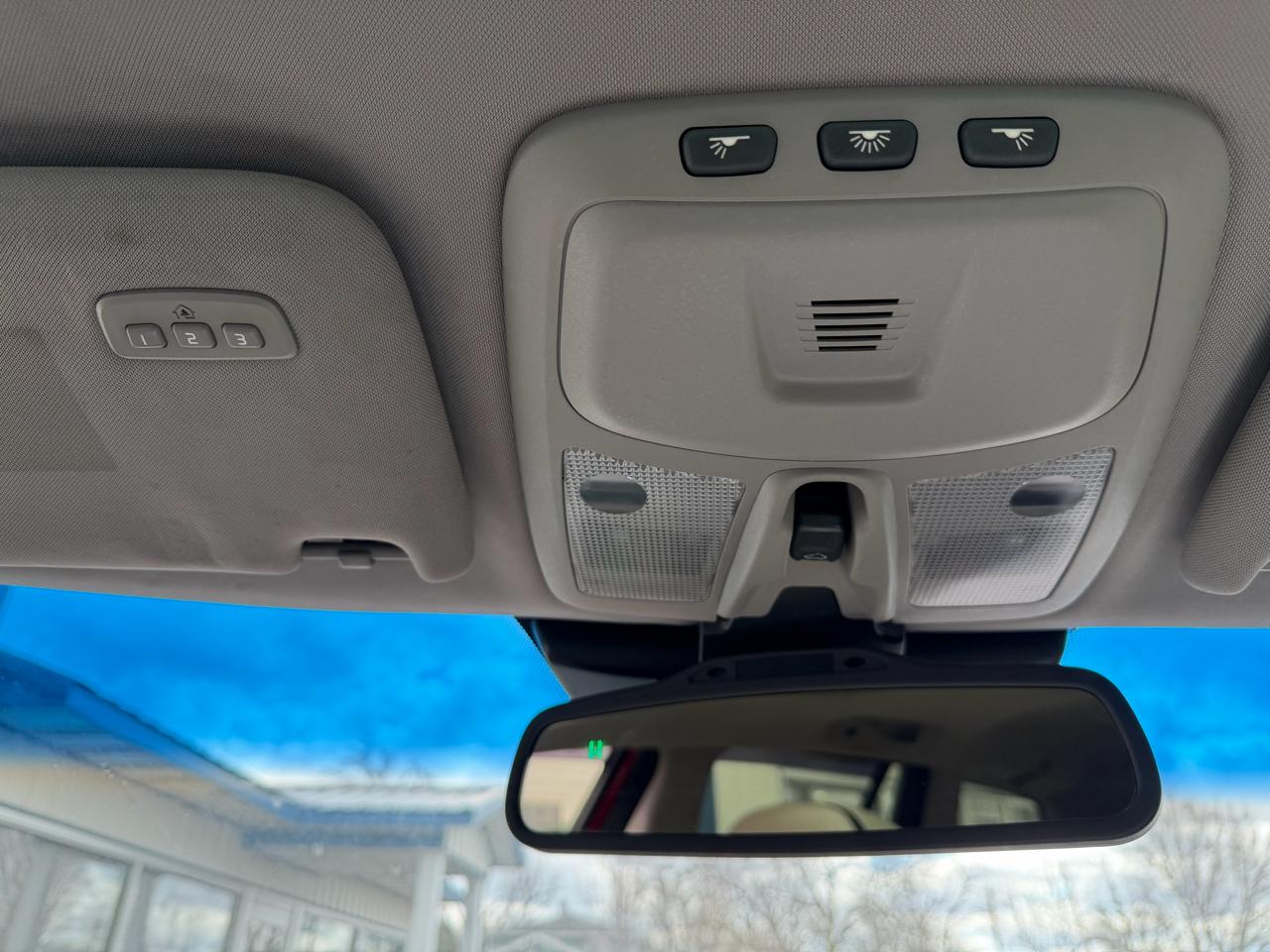 Volvo XC90 AWD 4dr I6 R-Design 2010