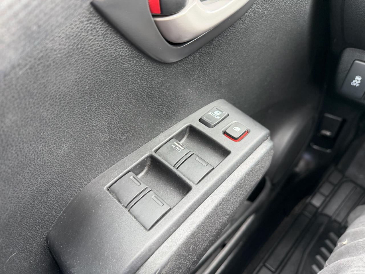 Honda Fit 5dr HB Auto 2012