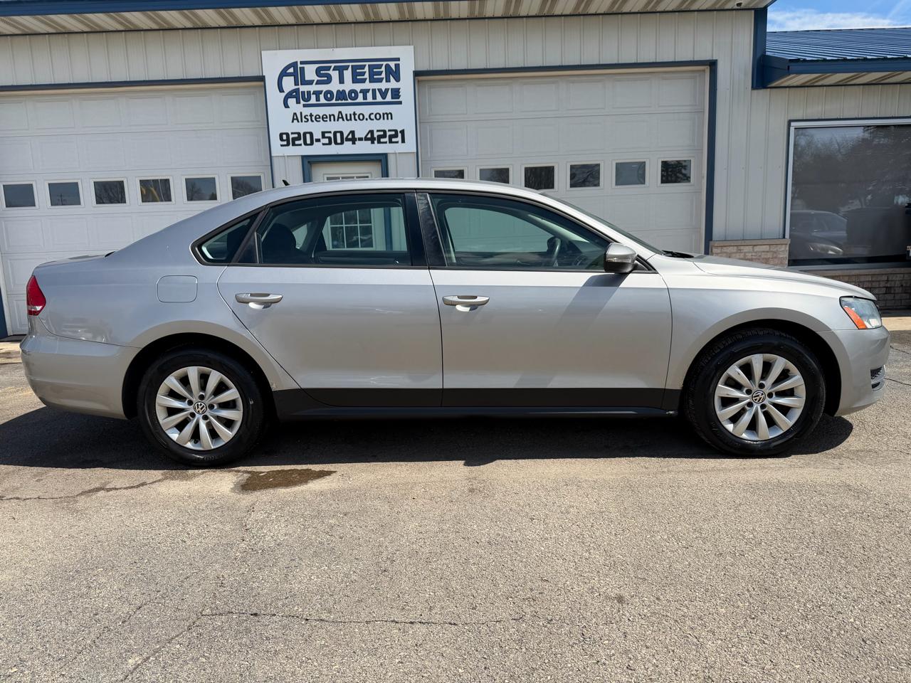 Volkswagen Passat 4dr Sdn 2.5L Auto S 2012