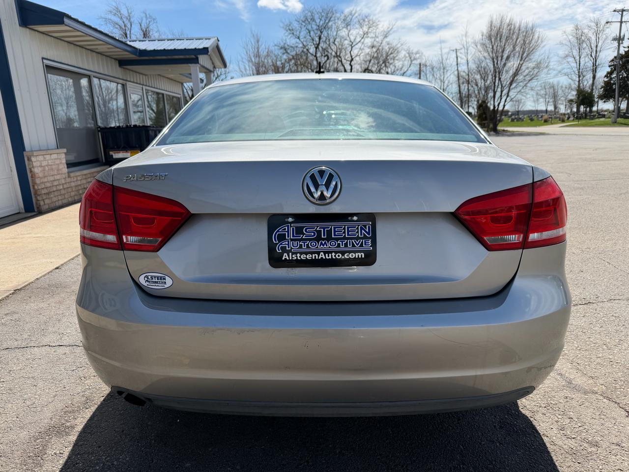 Volkswagen Passat 4dr Sdn 2.5L Auto S 2012