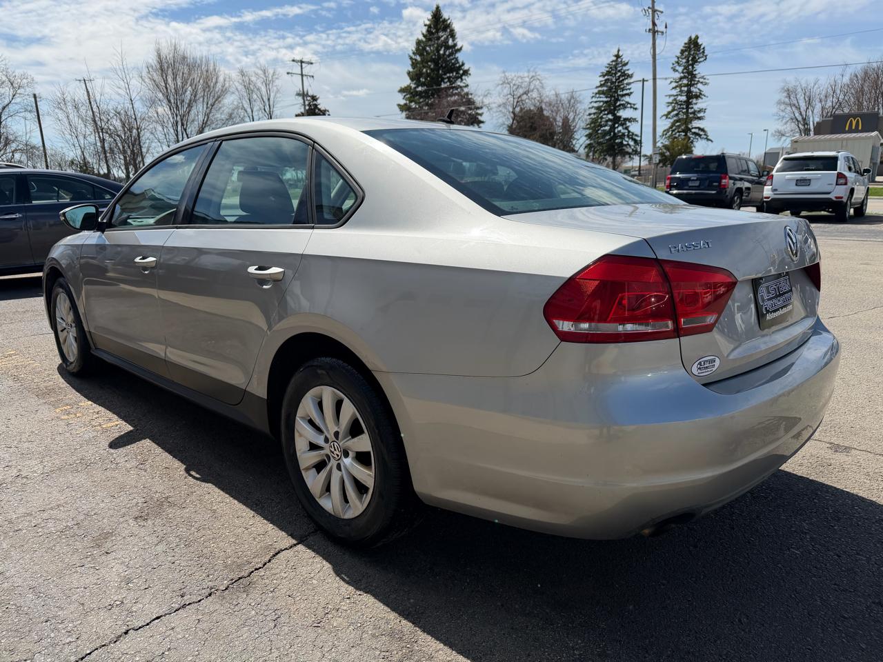 Volkswagen Passat 4dr Sdn 2.5L Auto S 2012