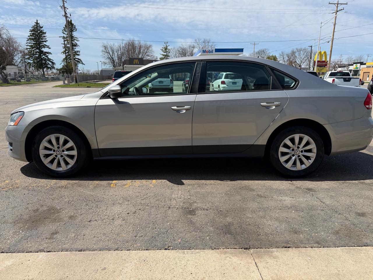 Volkswagen Passat 4dr Sdn 2.5L Auto S 2012
