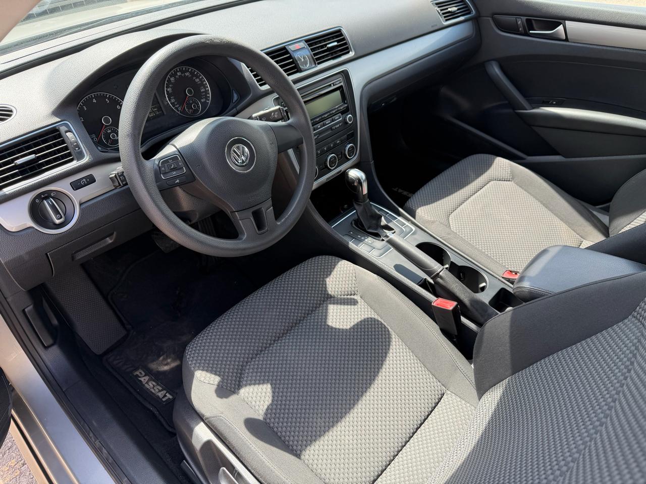 Volkswagen Passat 4dr Sdn 2.5L Auto S 2012