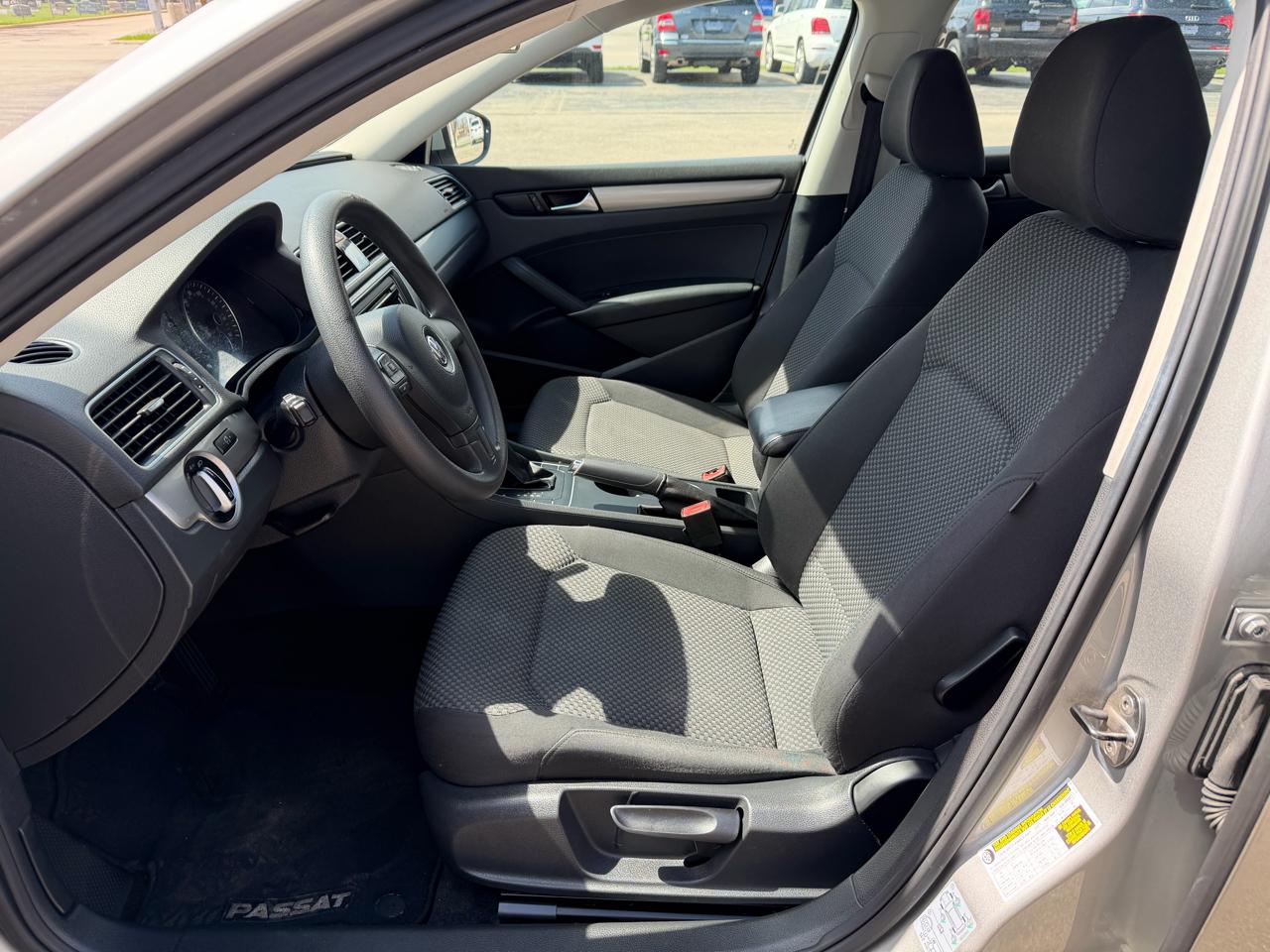 Volkswagen Passat 4dr Sdn 2.5L Auto S 2012