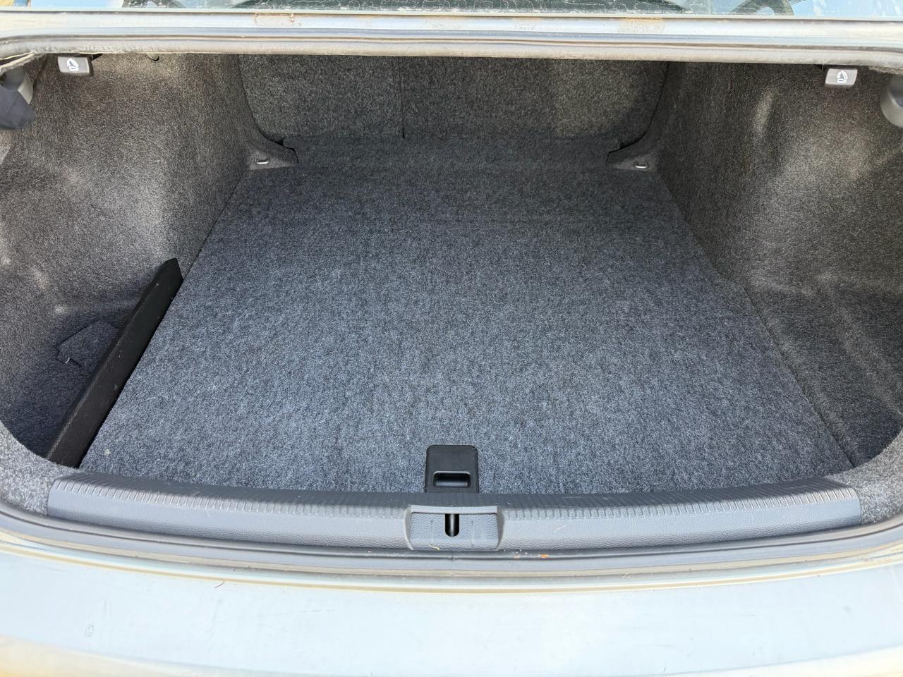 Volkswagen Passat 4dr Sdn 2.5L Auto S 2012