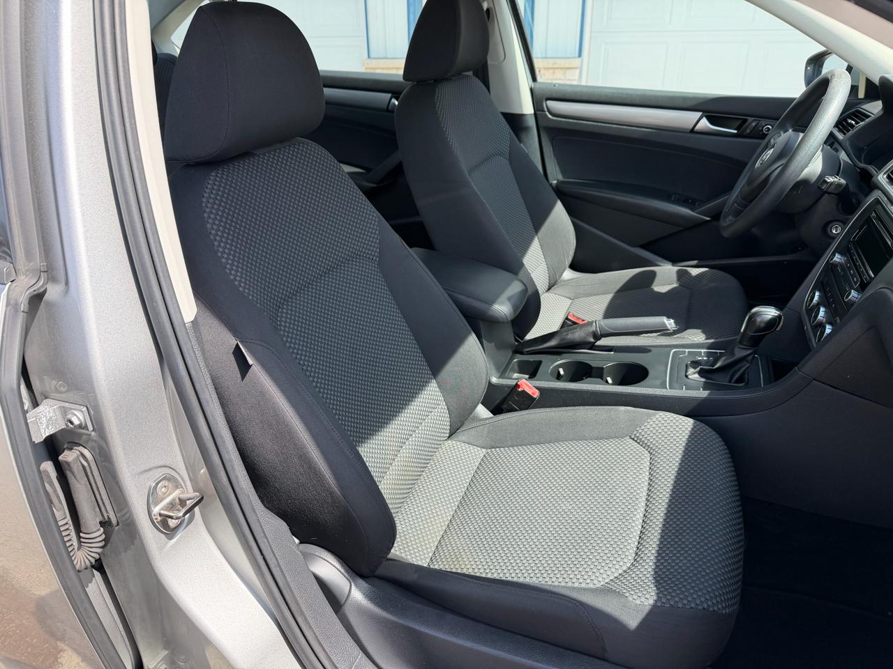 Volkswagen Passat 4dr Sdn 2.5L Auto S 2012