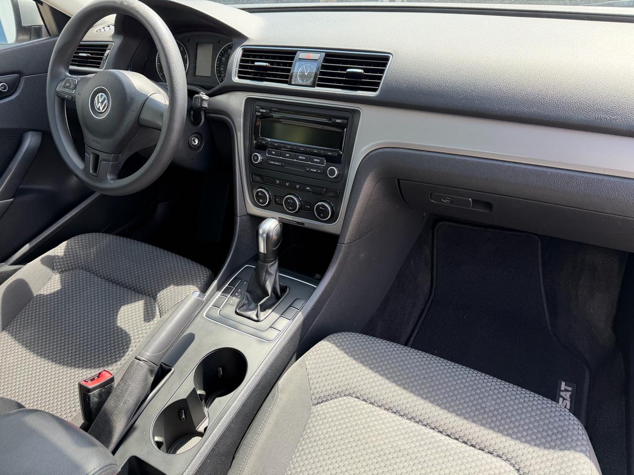 Volkswagen Passat 4dr Sdn 2.5L Auto S 2012