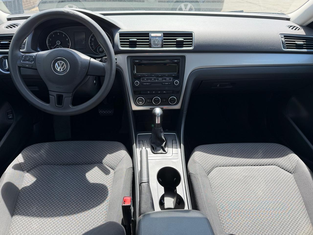 Volkswagen Passat 4dr Sdn 2.5L Auto S 2012