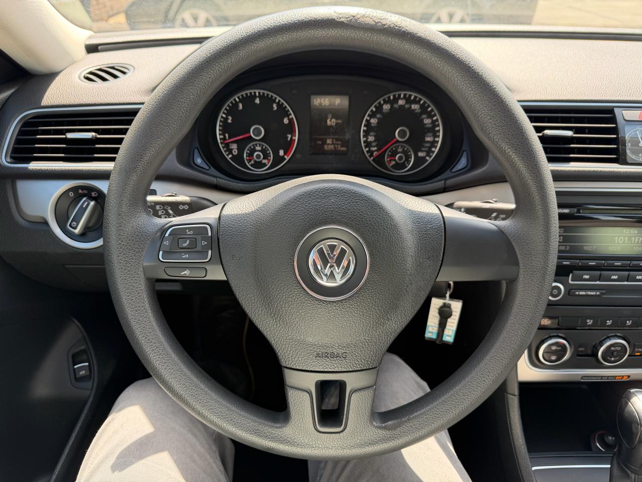 Volkswagen Passat 4dr Sdn 2.5L Auto S 2012