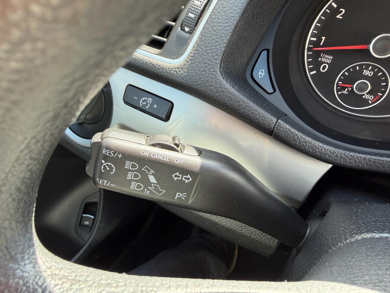 Volkswagen Passat 4dr Sdn 2.5L Auto S 2012