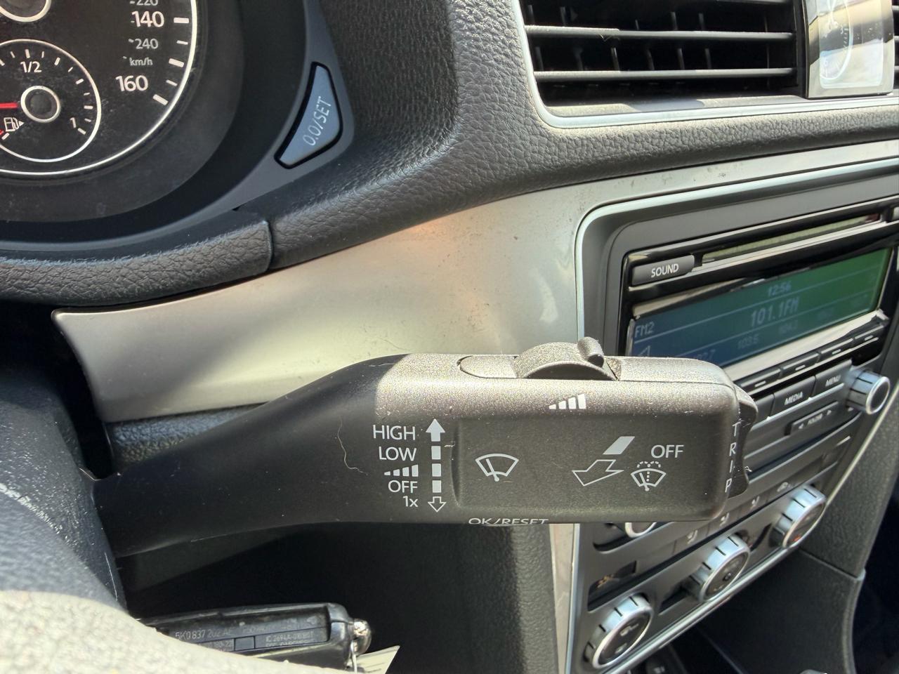 Volkswagen Passat 4dr Sdn 2.5L Auto S 2012