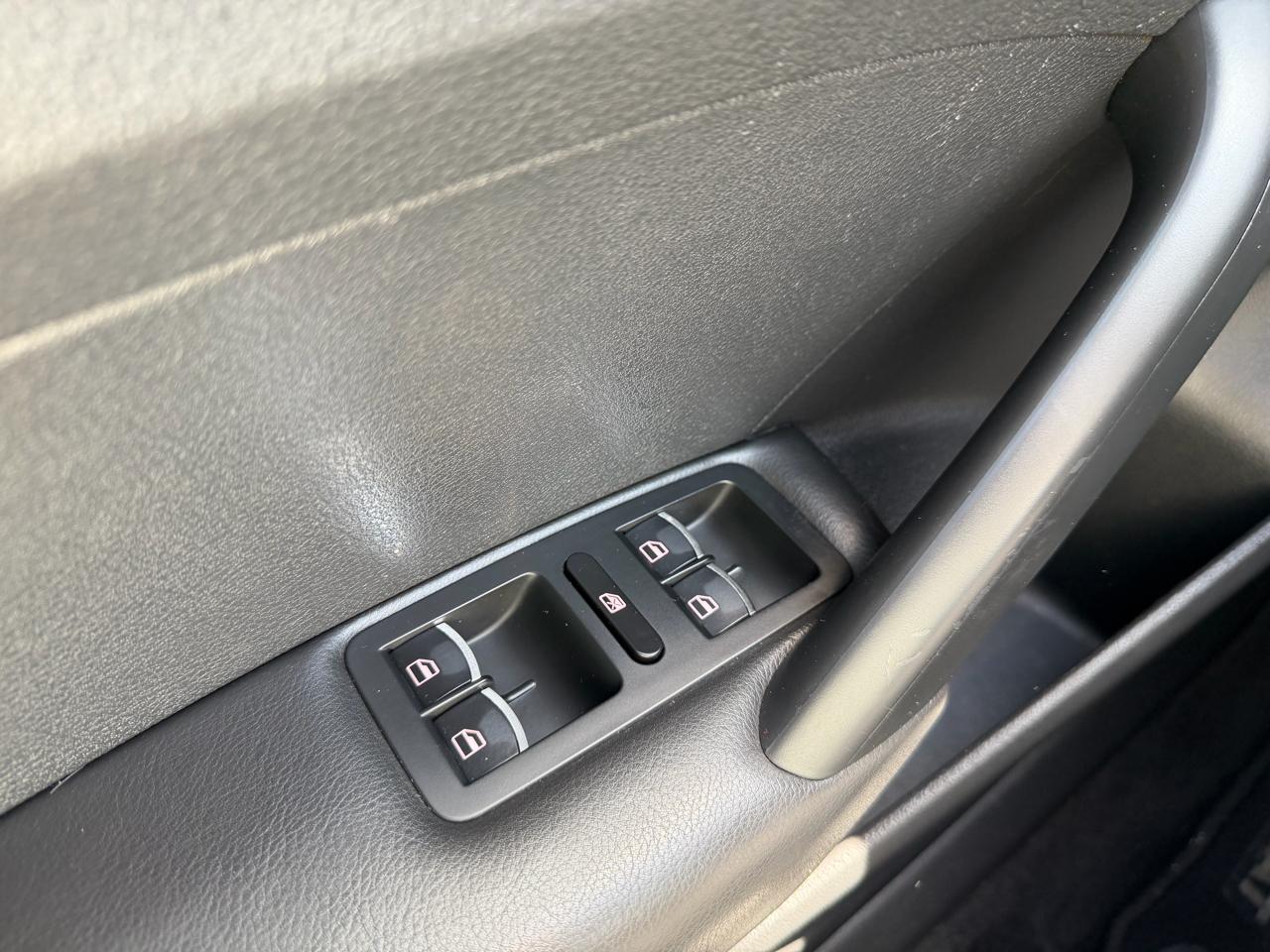 Volkswagen Passat 4dr Sdn 2.5L Auto S 2012