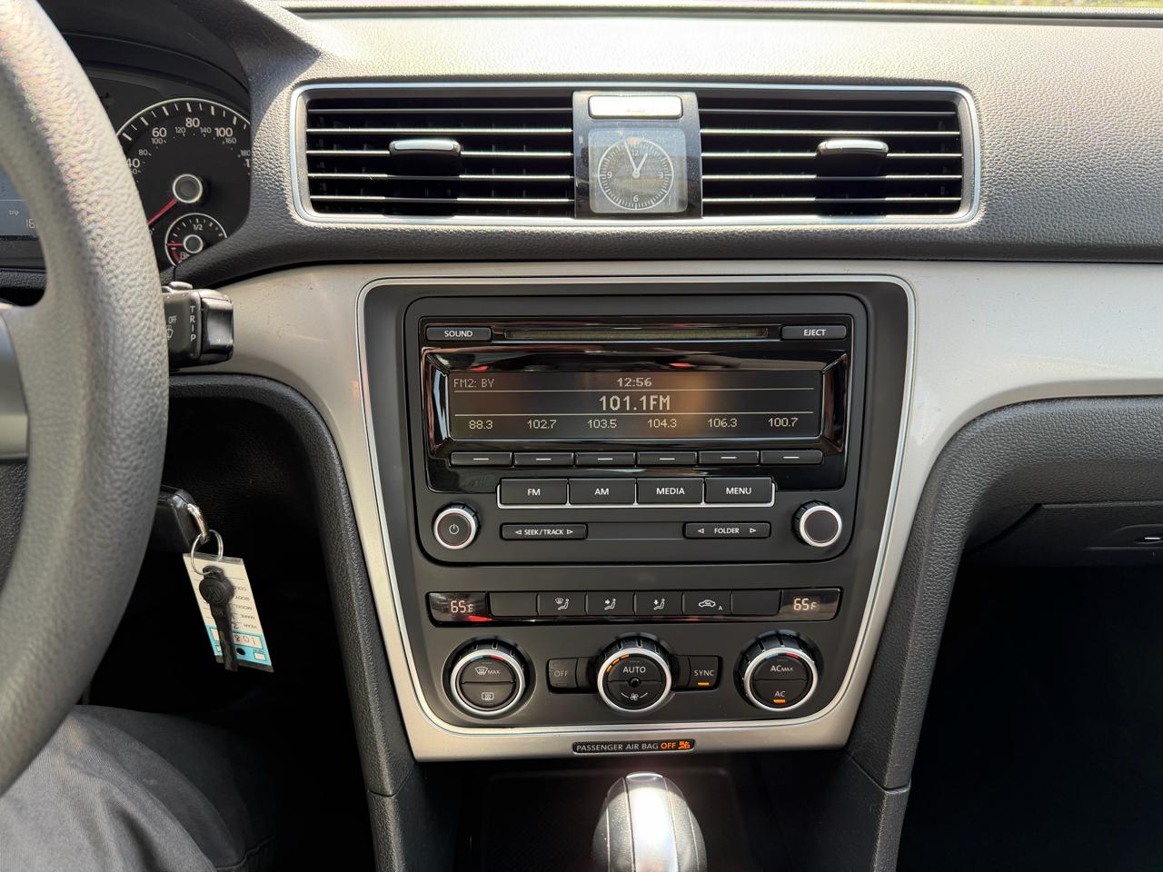 Volkswagen Passat 4dr Sdn 2.5L Auto S 2012