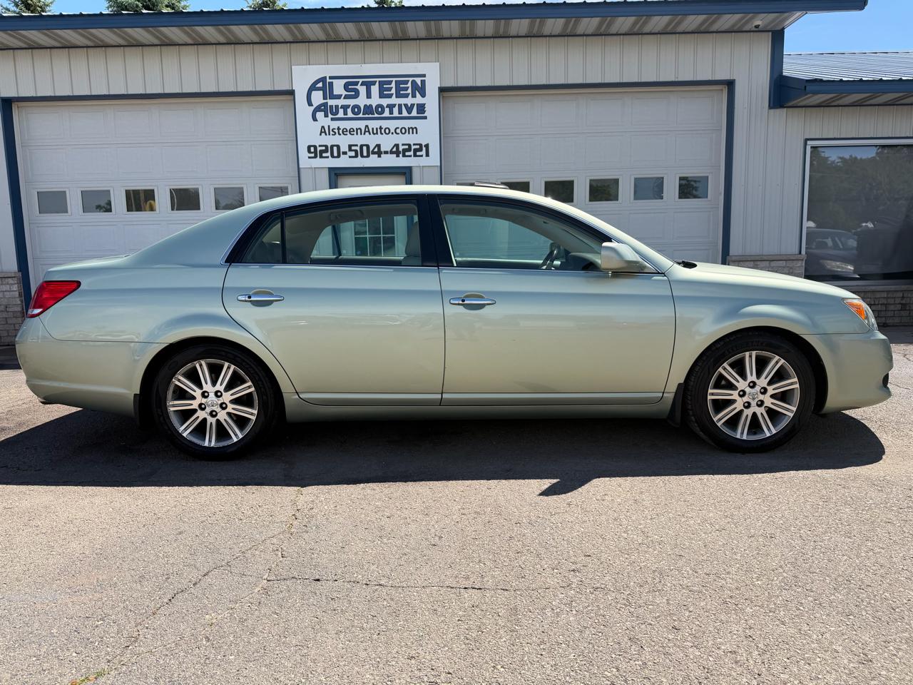 Toyota Avalon 4dr Sdn XL (Natl) 2010