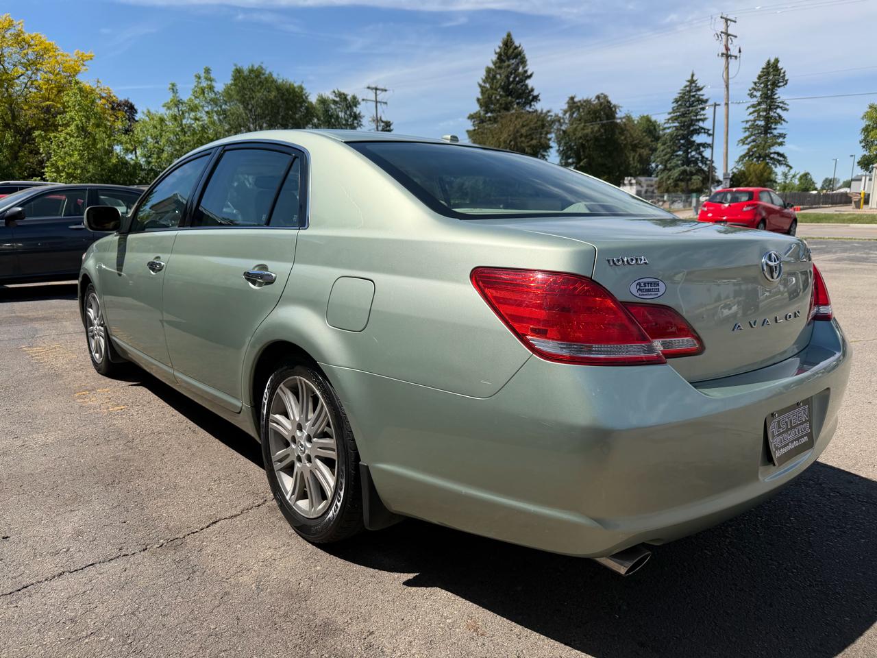 Toyota Avalon 4dr Sdn XL (Natl) 2010